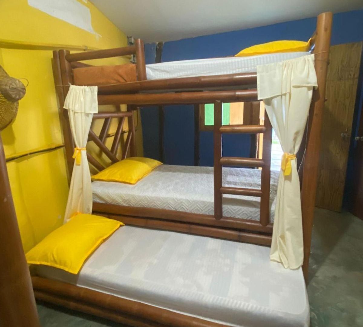 Kristalu Hostal *