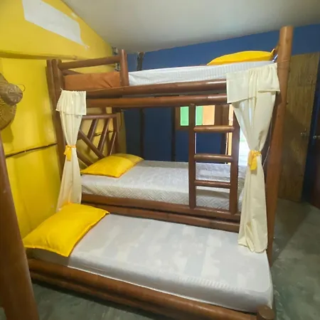 Kristalu Hostal *